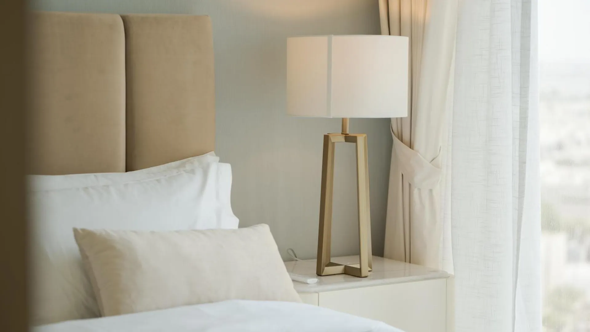 Keyrock Living - Premium Apt With Pool & Gym Access Dubai